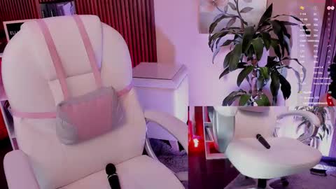 Snapshot of naugthyelli chatting on February 15, 6:23 am online show from February 15, 6:23 am
