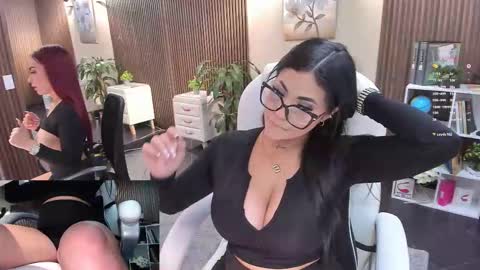 Snapshot of naugthyelli chatting on September 15, 7:36 pm online show from September 15, 7:36 pm
