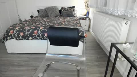 KimBeee online show from February 8, 10:07 am