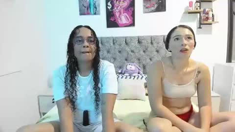 Snapshot of nay_and_aleja chatting on May 7, 11:43 pm nay_and_aleja online show from May 7, 11:43 pm