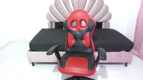 naya_fox1 online show from December 23, 1:03 am