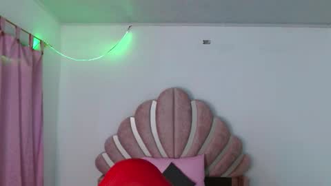 naya_fox1 online show from January 18, 7:39 pm