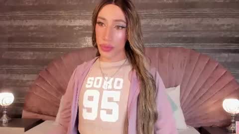 Snapshot of nayla_monroee chatting on July 16, 9:32 pm Nayla online show from July 16, 9:32 pm