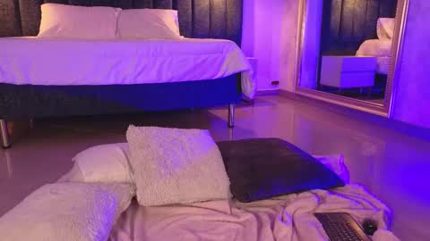 Juli  online show from March 11, 1:56 pm