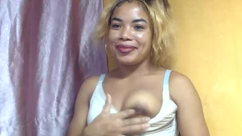 Snapshot of nayrrah chatting on April 17, 10:13 pm nayrrah online show from April 17, 10:13 pm