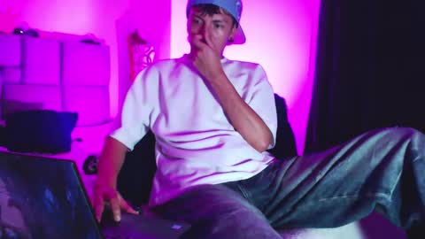 Snapshot of naytonfreeman chatting on October 21, 12:00 am Im Nayton online show from October 21, 12:00 am