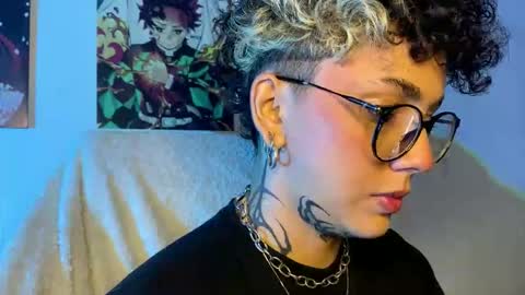 Snapshot of nazzz10 chatting on December 4, 3:49 am nazzz10 online show from December 4, 3:49 am