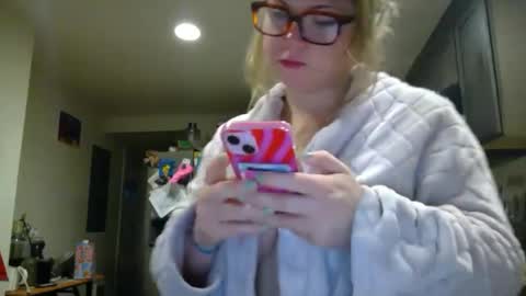 Nealiana online show from December 5, 1:49 pm