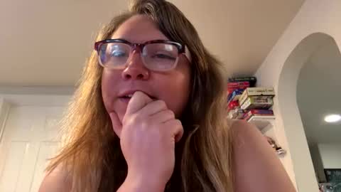 Nealiana online show from February 12, 3:51 pm