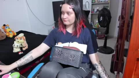 Geek Nicole    im Neeko UwU online show from April 19, 12:26 pm