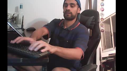 Snapshot of nefe7 chatting on December 17, 4:29 am Nek y Ema online show from December 17, 4:29 am