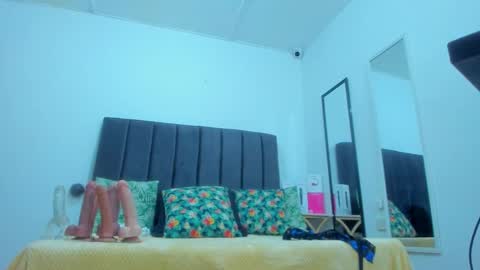 Snapshot of neferet_opal chatting on October 22, 11:04 pm neferet_opal online show from October 22, 11:04 pm