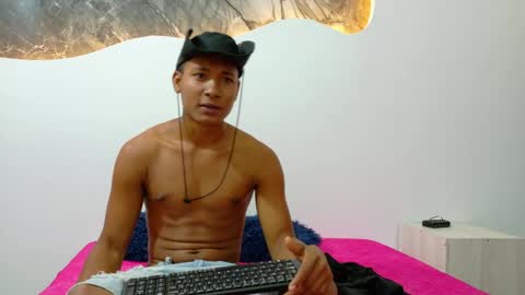 Snapshot of negrito_rv chatting on May 15, 7:32 pm online show from May 15, 7:32 pm