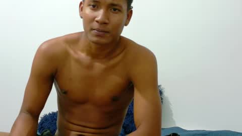 Snapshot of negrito_rv chatting on May 16, 7:23 pm online show from May 16, 7:23 pm