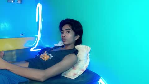 neil_asian69 online show from April 18, 12:58 am