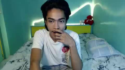 neil_asian69 online show from April 21, 6:01 pm