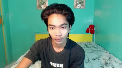 neil_asian69 online show from April 24, 11:29 pm