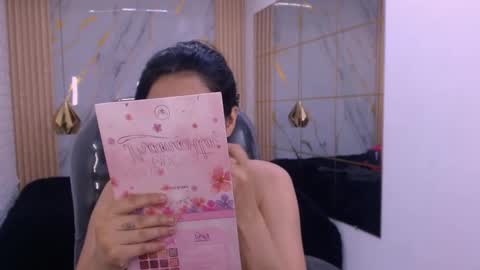 Snapshot of neiti_milk chatting on December 16, 4:17 am paula online show from December 16, 4:17 am