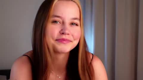 Snapshot of neldaaskins chatting on December 13, 6:00 am Lana online show from December 13, 6:00 am