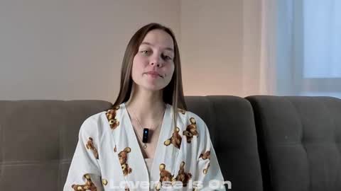 Snapshot of neldaaskins chatting on November 5, 1:49 am Lana online show from November 5, 1:49 am