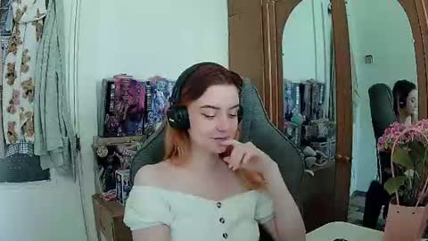 lily online show from June 26, 9:14 am