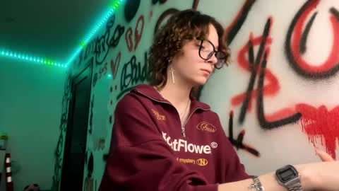 Alice online show from March 6, 6:15 pm