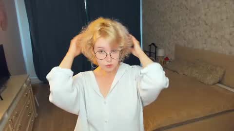Snapshot of nelly_gloss chatting on June 10, 8:46 am nelly_gloss online show from June 10, 8:46 am