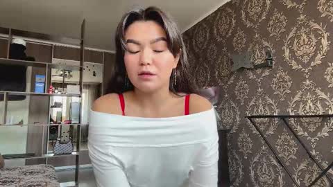 Ava online show from March 14, 8:42 am