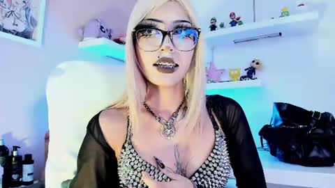 Snapshot of nemesis_castel_ chatting on July 25, 3:09 pm Nemesis online show from July 25, 3:09 pm