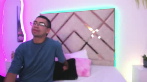 nenaarisk online show from March 15, 1:50 pm