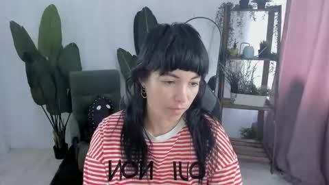 Snapshot of neogeisha28 chatting on July 14, 6:29 am Neo Geisha online show from July 14, 6:29 am
