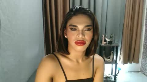 neomi online show from April 20, 3:26 pm