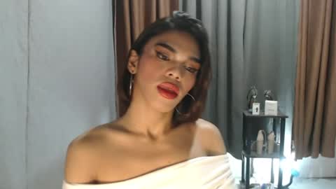neomi online show from July 24, 1:03 am