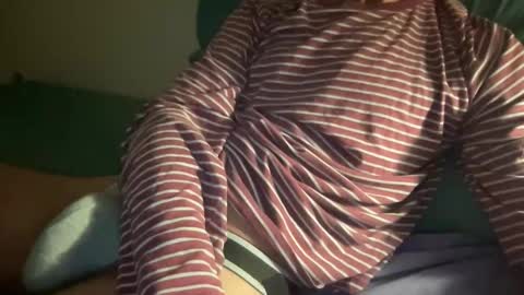 Snapshot of nerdydong chatting on December 21, 1:24 am Xavy online show from December 21, 1:24 am