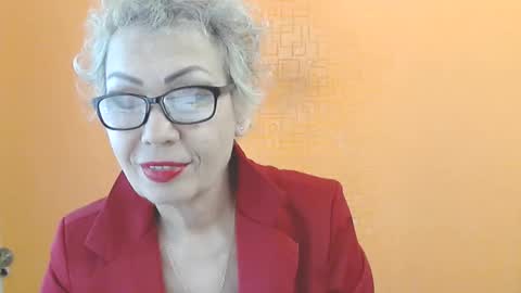 NessyJenixs online show from February 1, 9:30 am