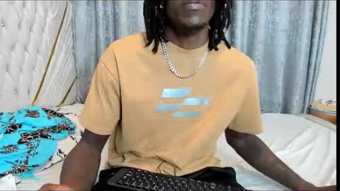 Snapshot of netfux_and_chill chatting on July 15, 7:19 pm netfux_and_chill online show from July 15, 7:19 pm