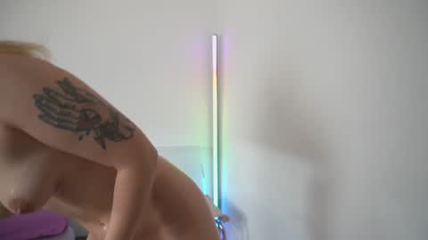 new dee online show from October 7, 4:09 am