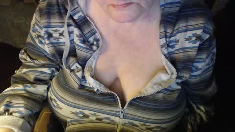 Snapshot of new_milf chatting on December 16, 3:30 am Lilly online show from December 16, 3:30 am