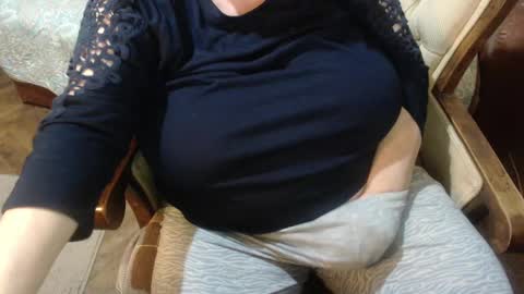 Snapshot of new_milf chatting on December 21, 4:25 pm Lilly online show from December 21, 4:25 pm