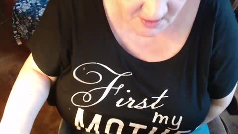Snapshot of new_milf chatting on December 29, 11:50 am Lilly online show from December 29, 11:50 am