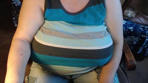 Snapshot of new_milf chatting on January 4, 7:03 am Lilly online show from January 4, 7:03 am