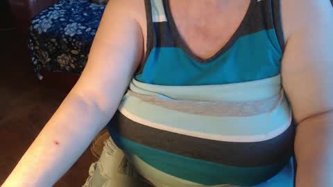 Snapshot of new_milf chatting on January 4, 2:04 pm Lilly online show from January 4, 2:04 pm