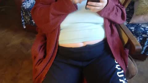 Snapshot of new_milf chatting on January 5, 10:32 am Lilly online show from January 5, 10:32 am