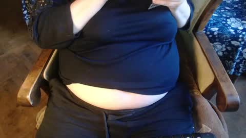 Snapshot of new_milf chatting on January 6, 1:30 pm Lilly online show from January 6, 1:30 pm