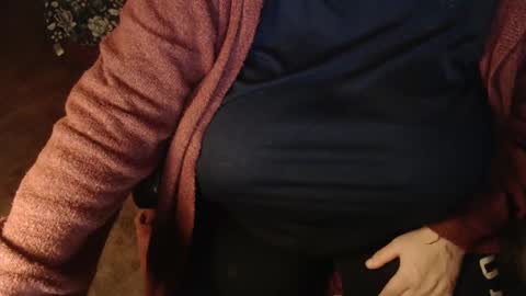 Snapshot of new_milf chatting on January 6, 9:32 pm Lilly online show from January 6, 9:32 pm