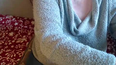 Snapshot of new_milf chatting on January 18, 9:13 am Lilly online show from January 18, 9:13 am