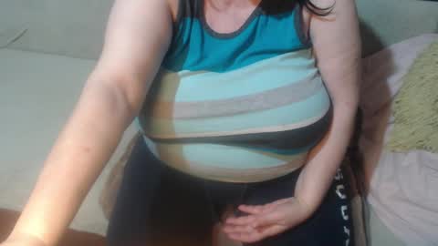 Snapshot of new_milf chatting on January 21, 3:26 am Lilly online show from January 21, 3:26 am