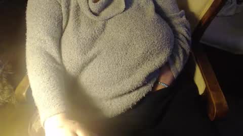 Snapshot of new_milf chatting on January 22, 3:18 pm Lilly online show from January 22, 3:18 pm