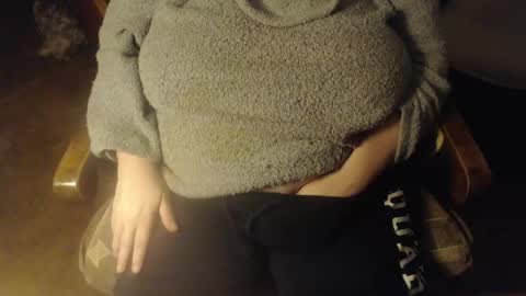 Snapshot of new_milf chatting on January 22, 9:21 pm Lilly online show from January 22, 9:21 pm