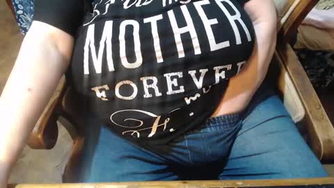 Snapshot of new_milf chatting on January 28, 2:43 am Lilly online show from January 28, 2:43 am